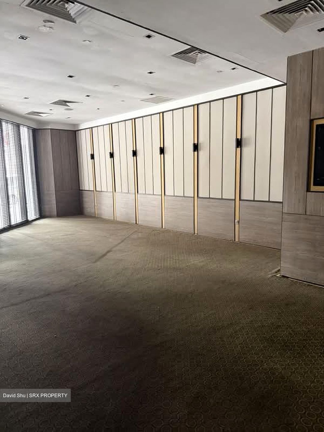 Connexion (D8), Retail #569581021